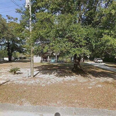 205 Pine Ave E, Satsuma, AL 36572