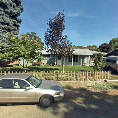 207 Adams Park Dr, Zillah, WA 98953