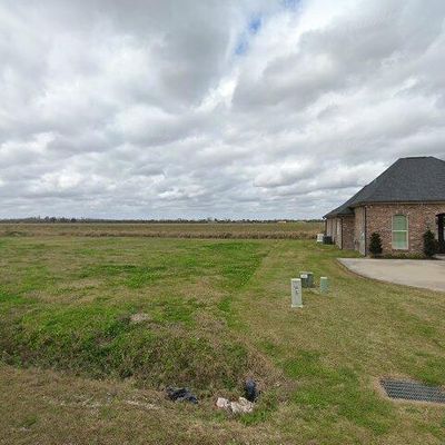 208 Le Belle Maison Dr, Raceland, LA 70394