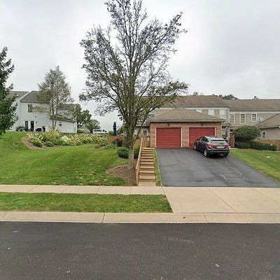 208 Winding Hill Dr, Lancaster, PA 17601