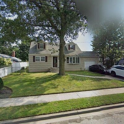 190 N Boston Ave, Massapequa, NY 11758