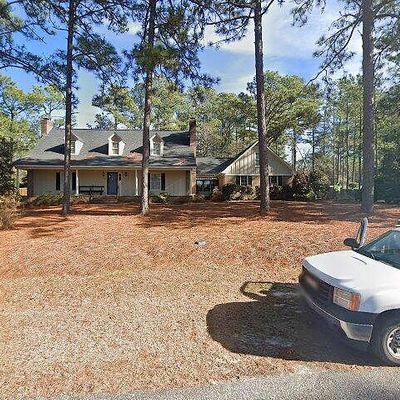 220 Broadmeade Dr, Southern Pines, NC 28387