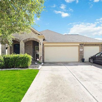 220 Harbor Bend Ln, Dickinson, TX 77539