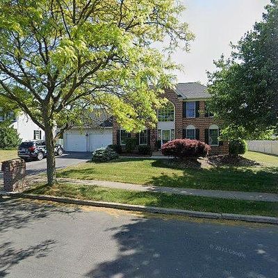 2218 Goldenrod Dr, Macungie, PA 18062