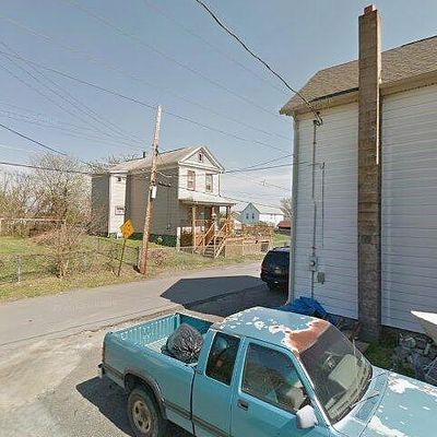 24 Cemetery St, Plymouth, PA 18651