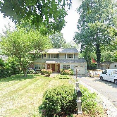 21 Rolling Wood Dr, Stamford, CT 06905