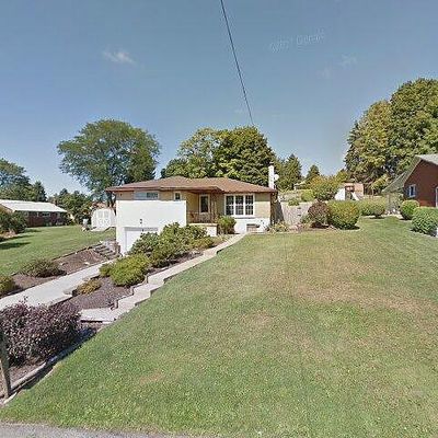 211 Laurel Dr, Greensburg, PA 15601