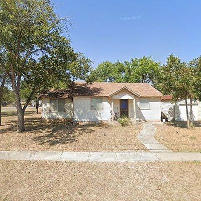 219 Elm Ave, Luling, TX 78648