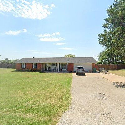 2198 Bridwell Rd, Iowa Park, TX 76367