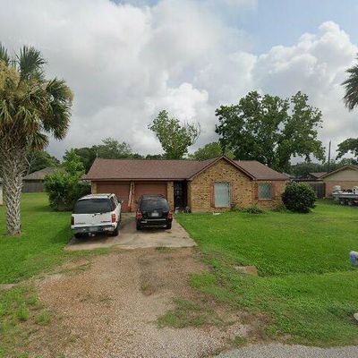 26 Ivy Ct, Freeport, TX 77541