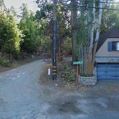 265 Flower Dr, Lake Arrowhead, CA 92352