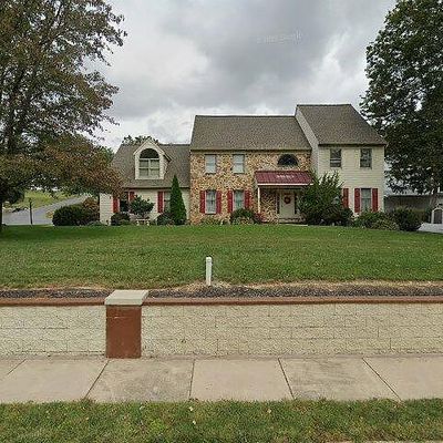 245 E Main St, Brownstown, PA 17508