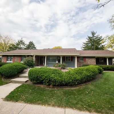 302 S Comanche Ln, Waukesha, WI 53188