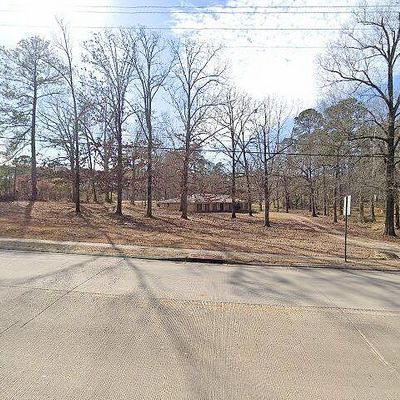 303 Pinegrove Dr, Pineville, LA 71360