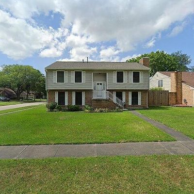 303 Reseda Dr, Webster, TX 77598