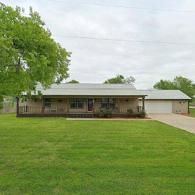 304 S 2nd St, Normangee, TX 77871