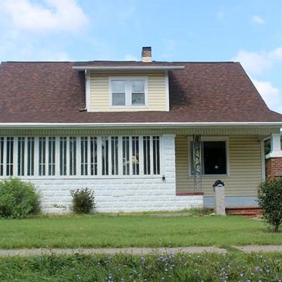 305 S Hackman St, Staunton, IL 62088