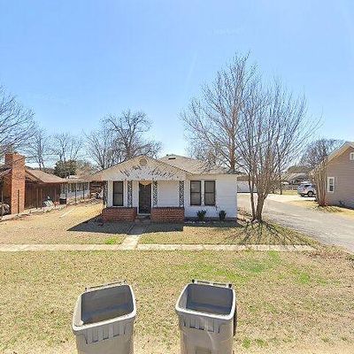 305 W Alameda St, Iowa Park, TX 76367