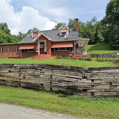 305 Whitehall Rd, Daisytown, PA 15427