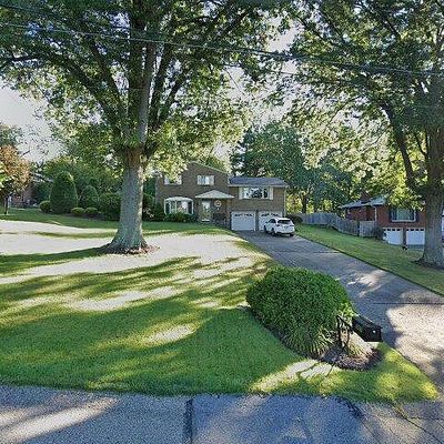 307 Mccaffrey Dr, Coraopolis, PA 15108