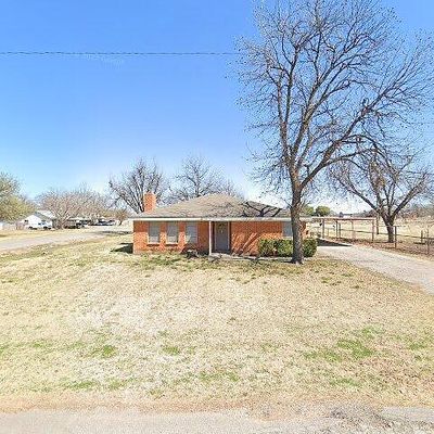 307 N Seneca St, Iowa Park, TX 76367