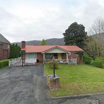 310 Cherokee Ave W, Big Stone Gap, VA 24219