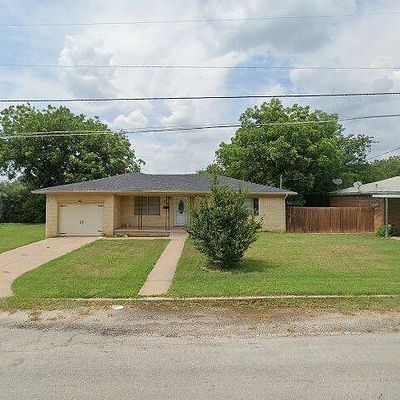 310 E Crafton St, Henrietta, TX 76365