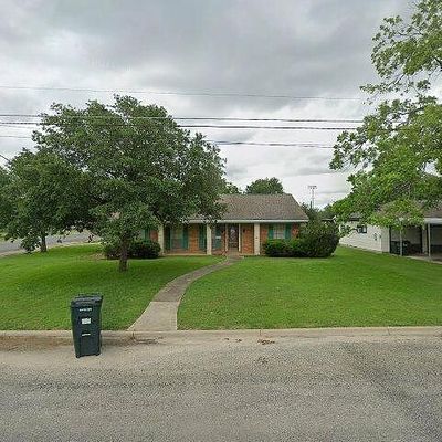 310 W North St, Weimar, TX 78962