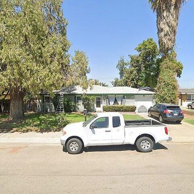 322 E Citrus Dr, Farmersville, CA 93223