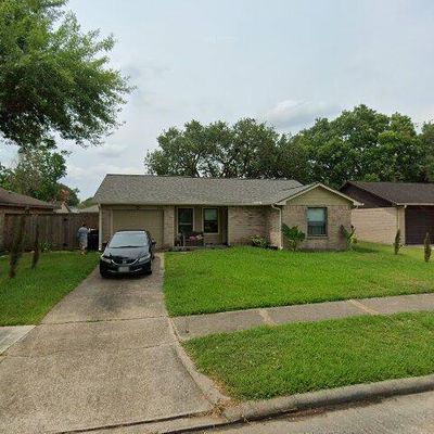 2938 Helmsley Dr, Pearland, TX 77584