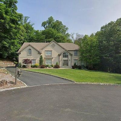 3 Angela Ct, West Caldwell, NJ 07006