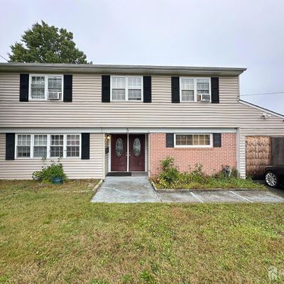 3 Stoneybrook Dr, Old Bridge, NJ 08857