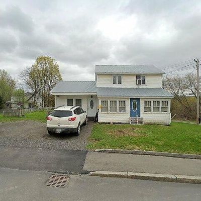 30 Smyrna St, Houlton, ME 04730