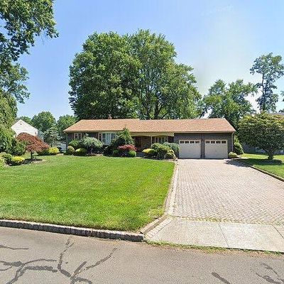 35 Woodcrest Ln, Green Brook, NJ 08812