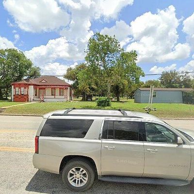 351 N Jefferson St, Goliad, TX 77963