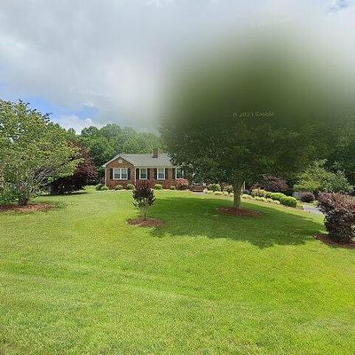 365 Rolling Green Dr, Winston Salem, NC 27107