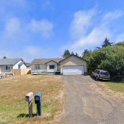 368 Snahapish Ave Se, Ocean Shores, WA 98569