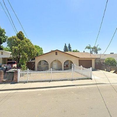 3748 Dakota Ave, Riverbank, CA 95367