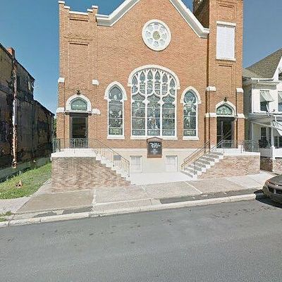 33 N Market St, Mount Carmel, PA 17851