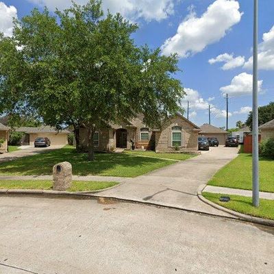 3320 Glastonbury Dr, Pearland, TX 77581