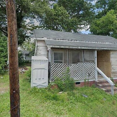 42 E White St, Chester, SC 29706