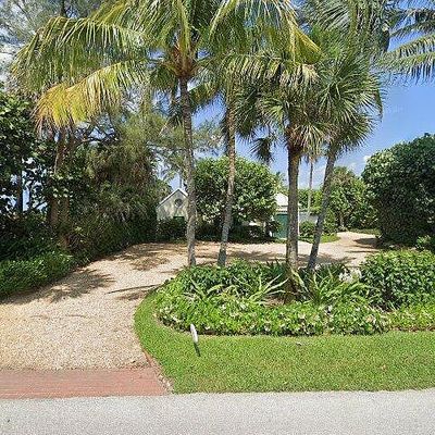 43 N Beach Rd, Hobe Sound, FL 33455