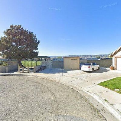 43818 61st St W, Lancaster, CA 93536