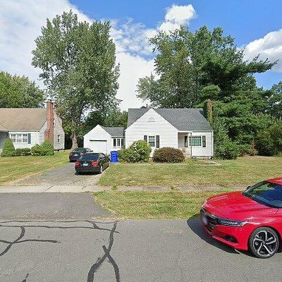 4 Seneca Rd, West Hartford, CT 06117