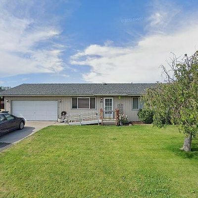 402 Orchard Ln, Tieton, WA 98947