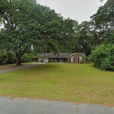 402 Woodland Dr, Hinesville, GA 31313