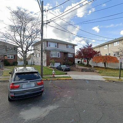 5 Rena Ct, Elmwood Park, NJ 07407