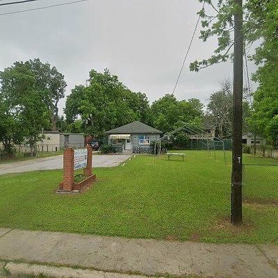 503 Mckee St, Clute, TX 77531