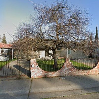 5081 Warwick Ave, Sacramento, CA 95820