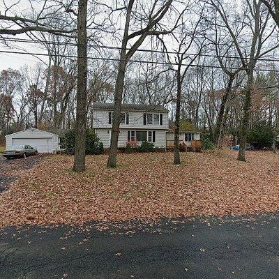 46 Ezra St, North Haven, CT 06473